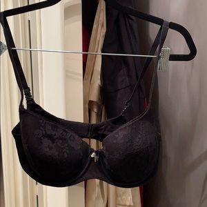 Victoria Secret Body Bra